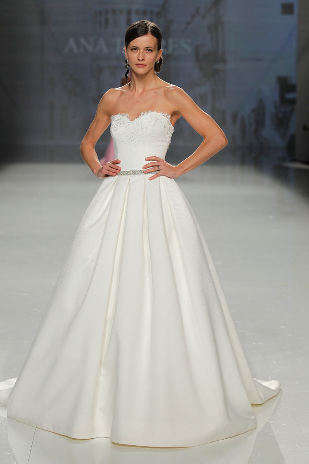 ilovebrides.pt Ana Torres 2018 Barcelona Bridal Fashion Week 2017